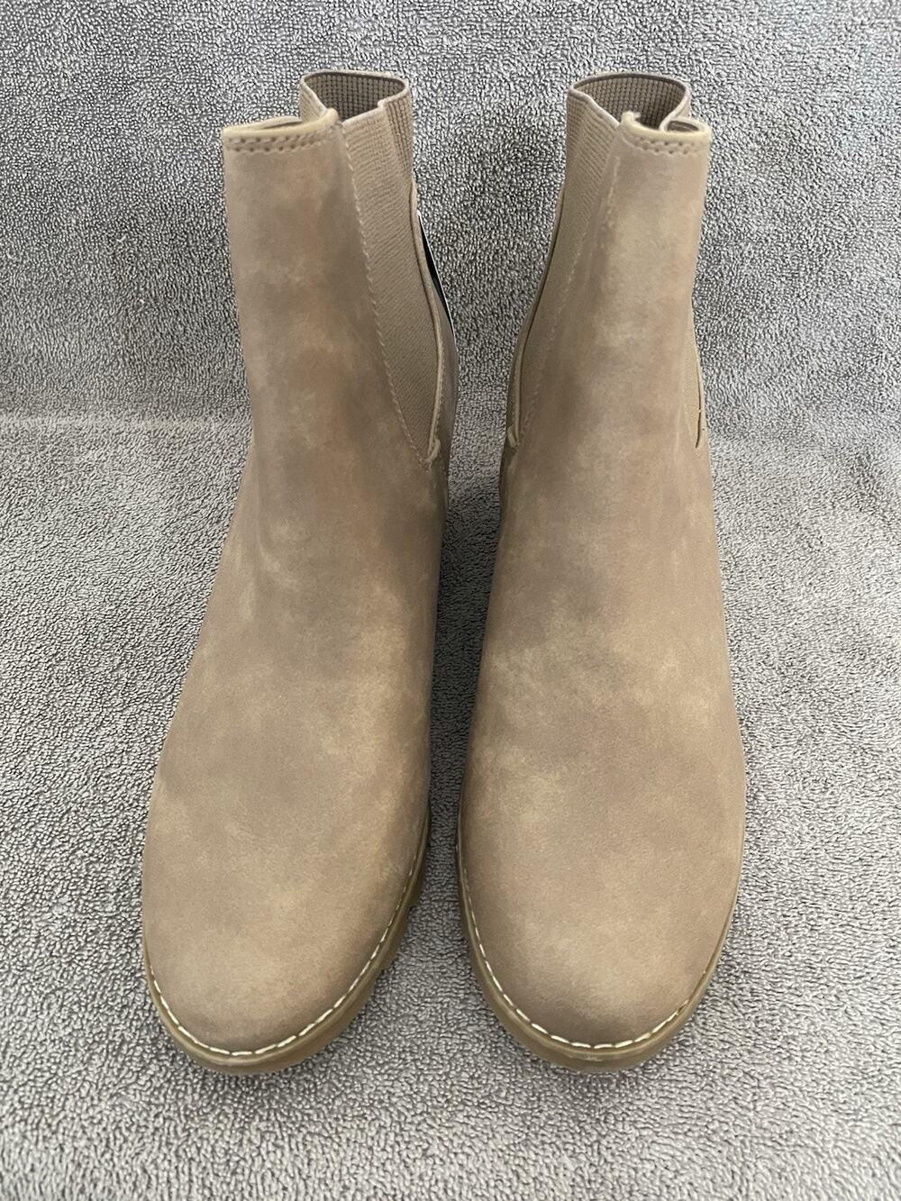 Universal Thread Women’s Boots Size 12.